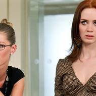 Původní inspirací pro trend „office siren“ je modelka Gisele Bündchen, která si střihla krátkou roli ve filmu Ďábel nosí Pradu.