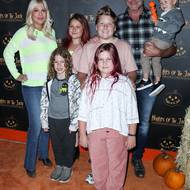 Tori Spelling má s hercem a producentem Donem McDermottem celkem pět dětí, tři dcery a dva syny, a má s nimi velmi otevřený vztah