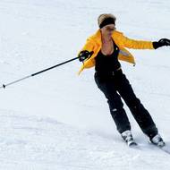 Rok 2007. Kdo si vezme na lyžování bokovky a výstřih? Posh Spice Victoria Beckham! Ačkoli byste to do ní možná neřekli, i „Beckhamka“ občas vymění podpatky za lyžáky