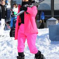 Rok 2018. Do Aspenu pravidelně vyráží i Kim Kardashian a ne, nechodí jen po nákupech