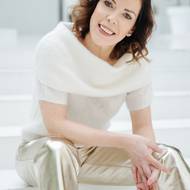 Kožené kalhoty Marks & Spencer, 6 999 Kč. Svetr Reserved, 999 Kč