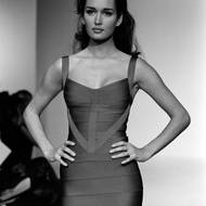 Vyplňovaly ji nové bandage šaty v nejrůznějších délkách a provedeních