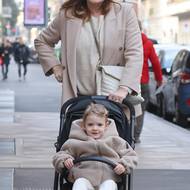 V roce 2023 ji fotografové zachytili při procházce s dcerkou Vivienne Charlotte