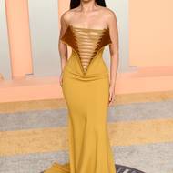 Camila Cabello. Zpěvačka na party dorazila ve šněrovacích couture šatech od návrháře Alexise Mabilleho