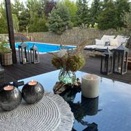 Na rozlehlé zahradě nechybí kromě vířivky ani bazén