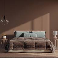 Měkká a útulná hnědá navozuje pocity pohodlí a klidu, a proto se dobře hodí i do ložnice. A nemusíte se ji bát použít ani na velkou plochu