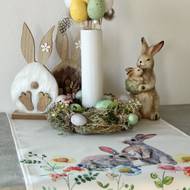 Do velikonočního věnce můžete vložit třeba úzkou vázičku plnou ozdob. Tento má průměr 23 cm, Asko, 299 Kč