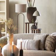 S odstíny hnědé můžete pracovat třeba ve formě dekorací – podpoří útulný vzhled vašeho domova. Toto zátiší v odstínu „kávová pěna“ je inspirací od Bonami