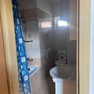 Původní koupelna zrovna nepůsobila útulně…