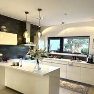 Bílá prostorná kuchyň byla Pavlínin sen. Při realizaci si nechávala poradit od odborníka