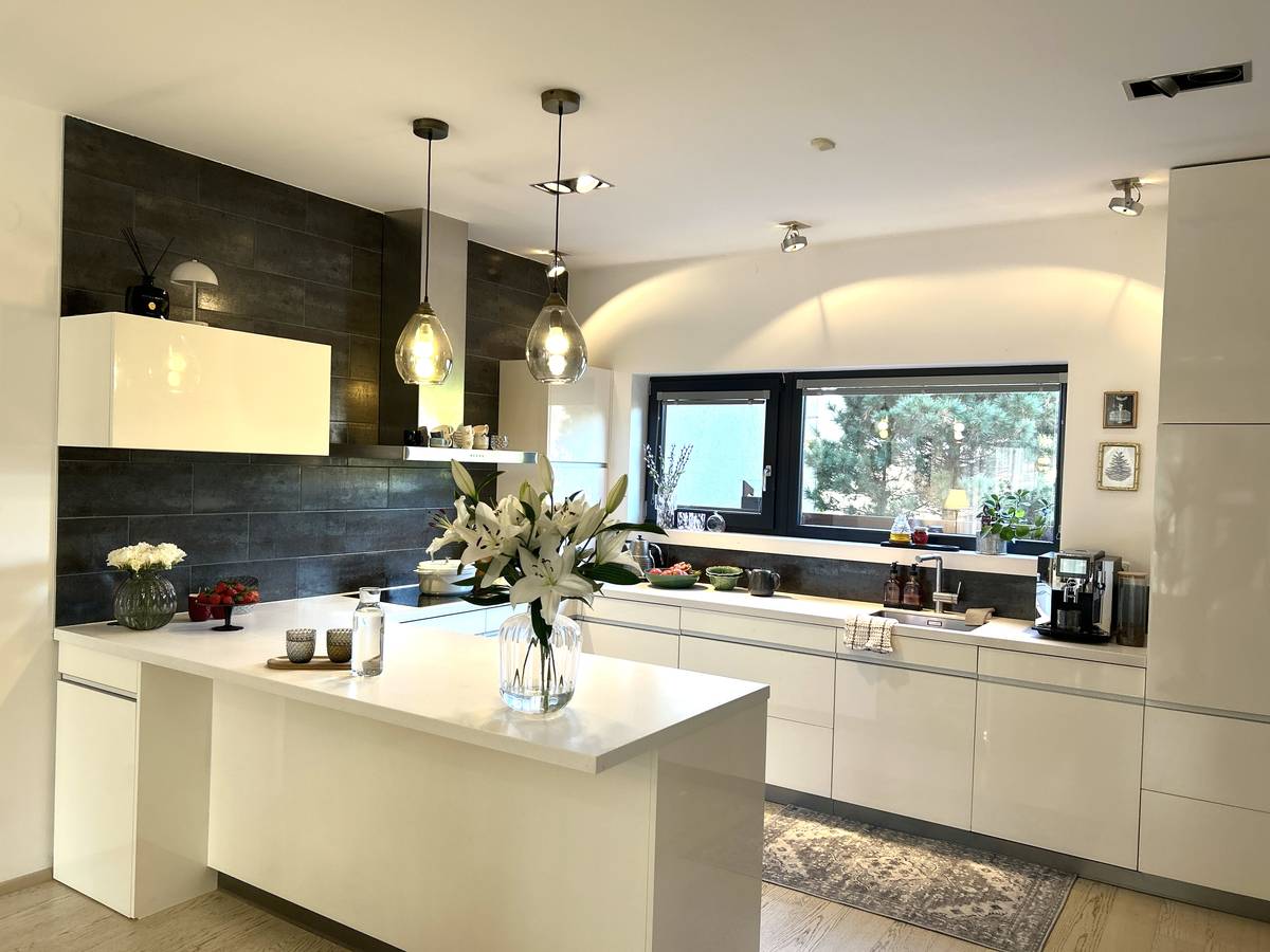 Bílá prostorná kuchyň byla Pavlínin sen. Při realizaci si nechávala poradit od odborníka