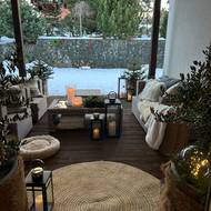 „Večery s lucernami a dekou přes nohy, když svítí hvězdy na nebi, to jsou chvíle, které se neomrzí,“ nemůže si influencerka vynachválit svou terasu