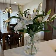 Pokojové rostliny doma Pavlína kvůli kočkám mít nemůže. Dává proto přednost řezaným kyticím