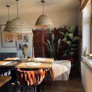 Dominantou jsou lustry, které jsou dovezené přímo z Maroka. Osvětlení je asi nejnápadnějším prvkem v celém bytě