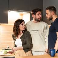 Seriál Jedna rodina je dalším současným a divácky oblíbeným pořadem, kde Kristýna Ryška hraje. Na snímku s Markem Němcem a Vincentem Navrátilem.