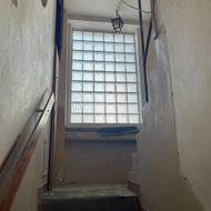 Takhle vypadalo odpočívadlo na schodech původně…