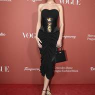 Módní show si nenechala ujít ani loňská Miss World Krystyna Pyszková - oblékla podobný střih šatů jako Taťána Makarenko, rovněž od Anamé