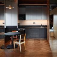 Obývací část s kuchyní a jídelnou se snažili co nejvíc „nafouknout“