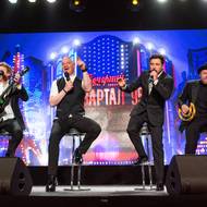 Volodymyr Zelenskyj se před politickou kariérou živil jako producent, herec, scenárista a komik, i když má vystudovaná práva