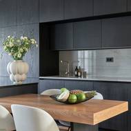 Byt se nachází v jednom z nejstarších domů pražského Karlína