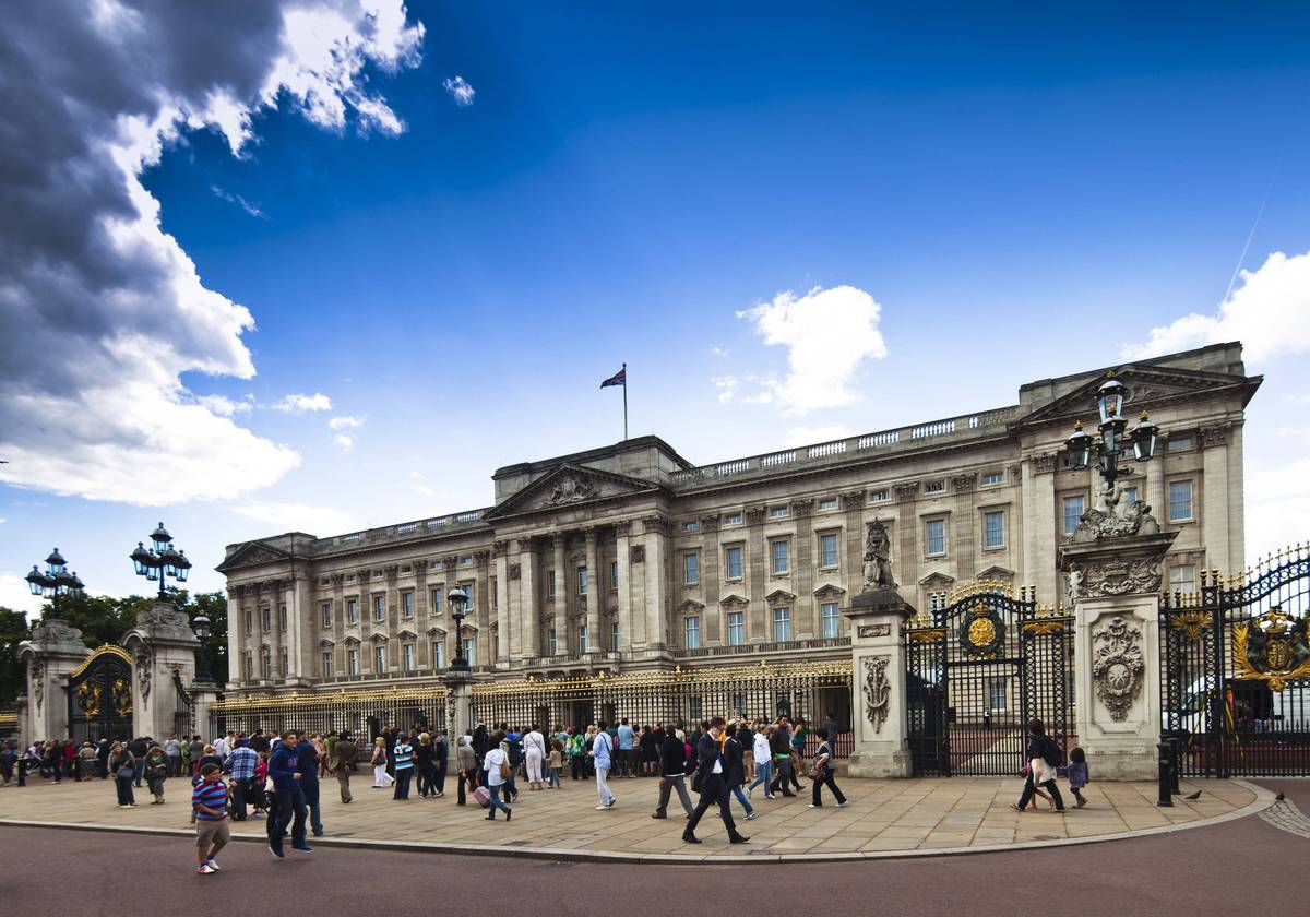 Buckinghamský palác panovník využívá jen pro oficiální příležitosti