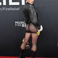 Julia Fox na letošním předávání hudebních cen Grammy. Rok 2025 se pro ni nese zatím v duchu „odhaleného pozadí“