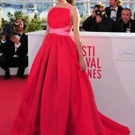 V roce 2013 přešla Audrey alias Amélie z Montmartru k plné délce a úchvatným šatům Prada 