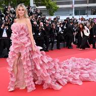 Heidi Klum a její šaty Elie Saab také nezapadly do předepsaného dress codu, a to kvůli dlouhé vlečce