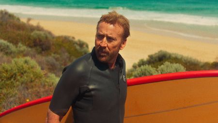Měl pět manželek a obří dluhy. Nicolas Cage se ale nevzdává! Teď exceluje jako surfař a diváci šílí