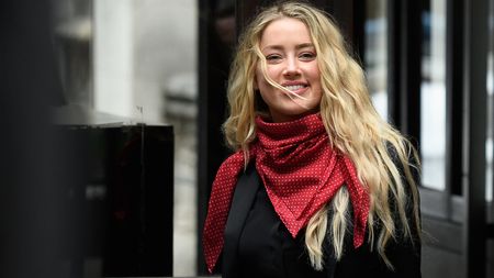 Amber Heard na Den matek překvapila: Ukázala fotku dvojčat, která jí opět odnosila náhradní matka