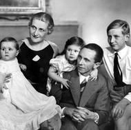 Magda Goebbelsová s manželem Josephem Goebbelsem a třemi z jejich šesti společných dětí