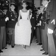 Rok 1961 a Sophia Loren v ohromujících šatech v typické Dior siluetě 