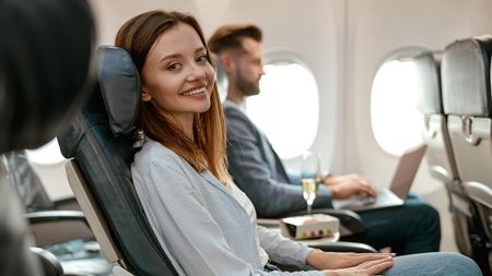 5 kousků oblečení a doplňků, které si nikdy neberte na sebe do letadla