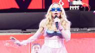 Madonna (67) pořád provokuje: V růžovém korzetu ukázala rozkrok a fanoušci se báli, že spadne z výšky