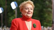 Magda Vášáryová uchvátila Karlovy Vary. Její červená róba odkazuje na legendární Postřižiny